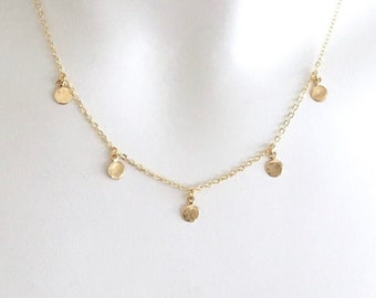 GEHÄMMERTE oder GLATTE SCHEIBEN-Charm-Halskette, 14k Gold gefüllt, dünne Layering-Halskette, alltägliche Münz-Halskette, zartes Geschenk für Sie