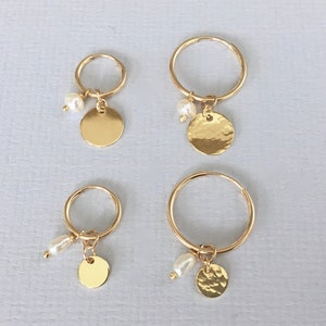 SCHEIBEN- UND PERLENOHRRINGE, 14k Gold gefüllte minimalistische Creolen, glatte oder gehämmerte Scheibe, 12 oder 16 mm Kreolen, schlichte Münzreifen, zartes Geschenk für Sie