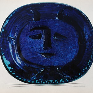 Pablo PICASSO :  The blue face,  LITHOGRAPH - Still life Madoura plate, 1948