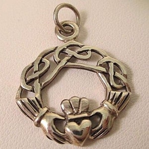 925 Sterling Silver Irish Claddagh Love Knot Pendant - hm QG #6027