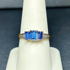 10K YG 3 Stone Sapphire Ring w/Diamond Accents- Size 8.25- Estate Jewelry #B142