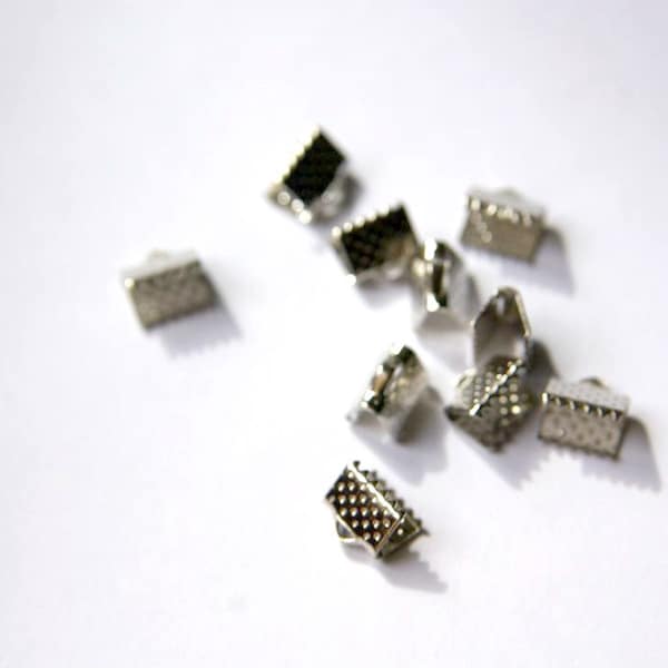 10pcs / 50pcs / 100pcs Apprêts diy Embout pour ruban en fer, sans nickel couleur platine, Taille, 8x8x5mm Trou, 2mm, fourniture bijoux