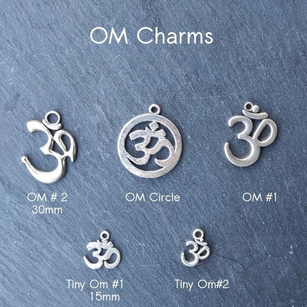 Om Méditation pendentif en alliage, charme Namaste, Collier Lotus Mantra Symbole, Bijoux spirituels Zen en cadeau d'amitié