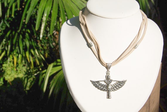 FREE CHAIN FREE GIFT BAG Pendant Unisex Egyptian Isis Silver Colored Pendant