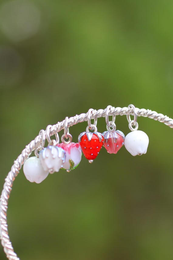Strawberry Lampwork Glass Bead – Handcrafted Artisan Charm  display picture 1