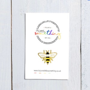 Save the Bees pin badge image 2