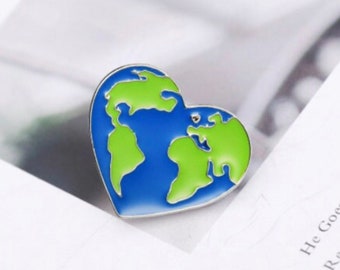 Earth heart - pin badge