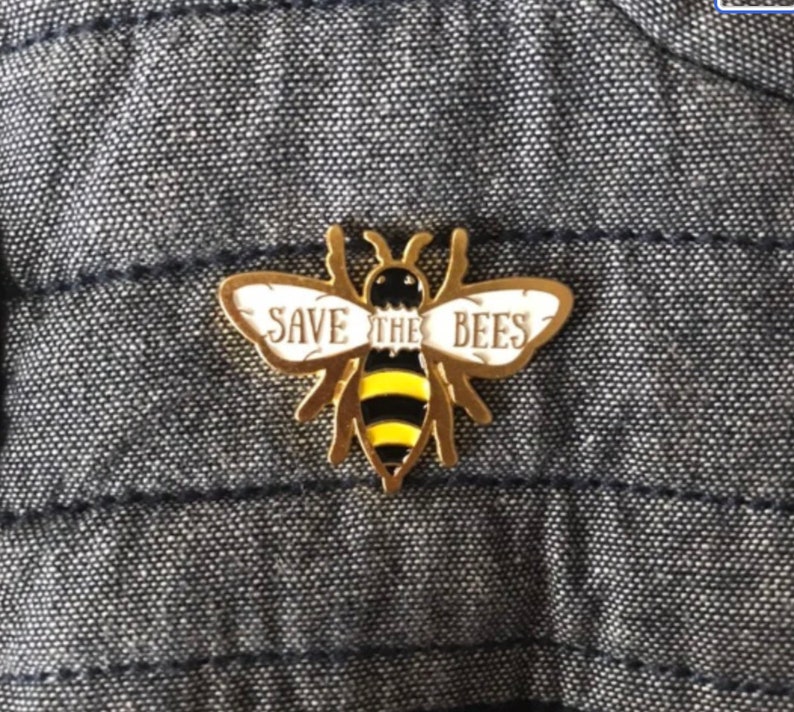 Save the Bees pin badge image 3