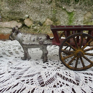 Rzadki wczesny wóz Casr Iron Ox Driven Wagon z lat 1900. Oryginalna farba. Wyprodukowano w Ameryce. Ślady farby ochrowej na kołach