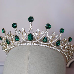 Green crown, Emerald green tiara, Quinceanera tiara, Green headpiece, Tiara with earrings, Royal crown, Bridal tiara, Green wedding crown