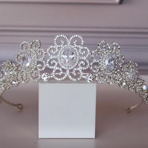 Flower tiara, Silver tiara with zirconium stones, Bridal tiara with earrings, Crystal wedding crown, Rhinestone tiara, Silver crown