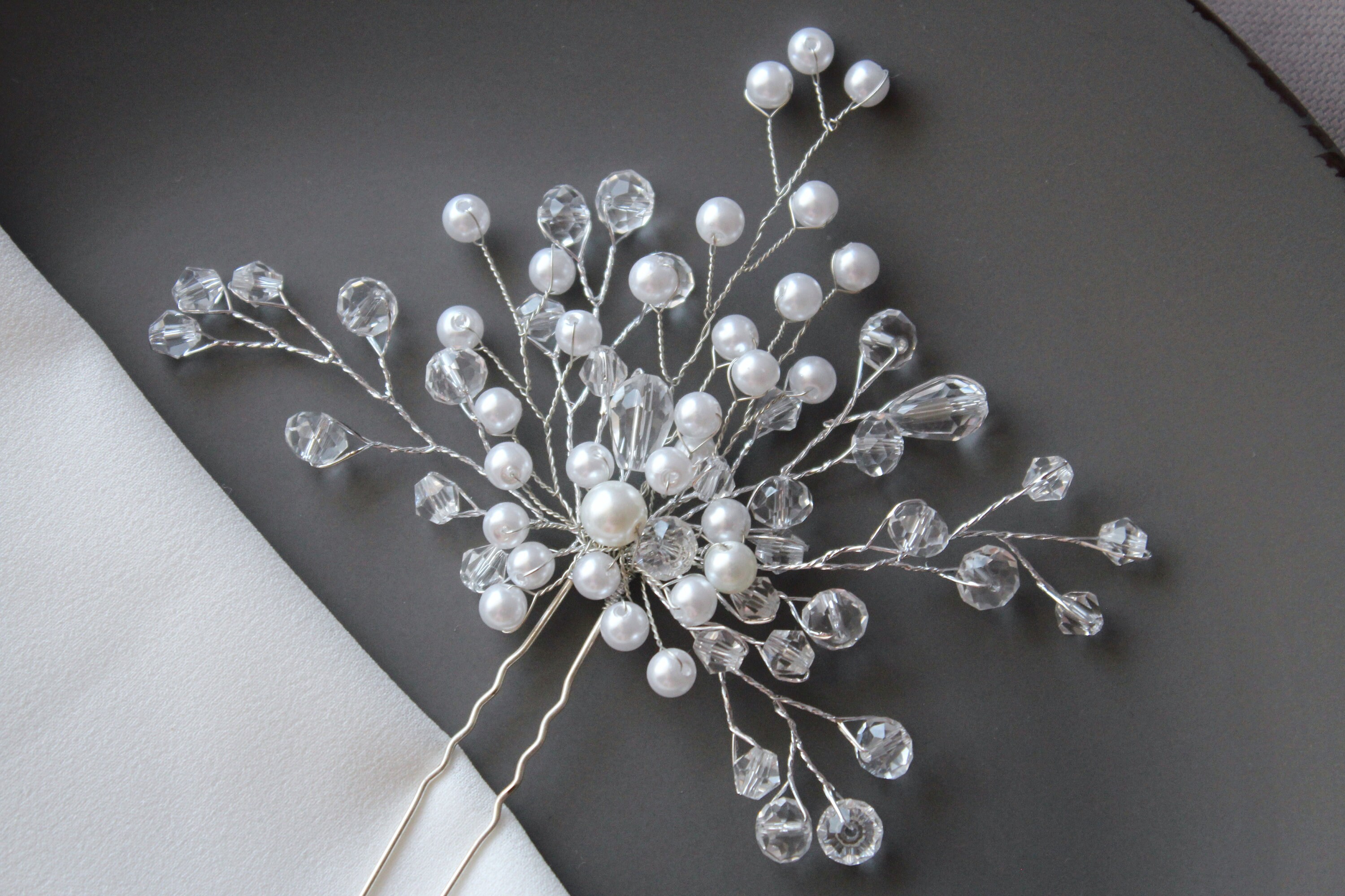 ヘアアクセサリー [SENTIMENTS] NO.544 [SILVER] SURFBOARD CRYSTAL HAIR PIN NO.544 [SILVER] SURFBOARD CRYSTAL HEART HAIR PIN