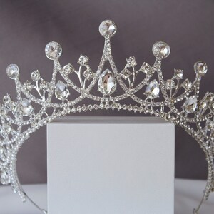 Silver tiara, Bridal tiara, Wedding crown, Quinceanera tiara, Princess tiara, Royal crown, Crystal headpiece, Wedding hair piece