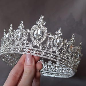 Silver Royal Tiara, Bridal Tiara, Round Crown, Tiara for Brides, Wedding Tiara, Quinceanera Tiara, Princess Tiara, Rhinestone Tiara