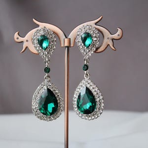 Emerald earrings, Elegant earrings for women, Green earrings, Fashion long earrings, Bridal dangling earrings, Wedding Drop earrings