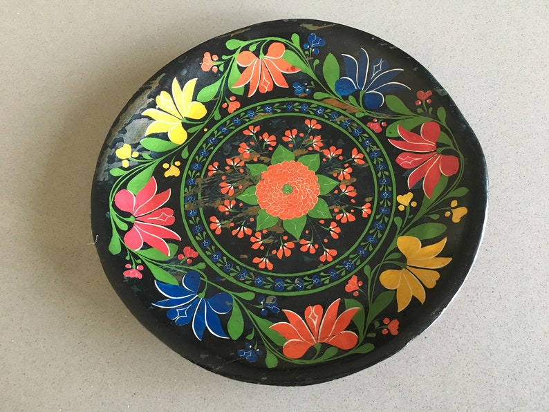 Medium Round Batea-Style Wood Dough Bowl with Bright Flowers.