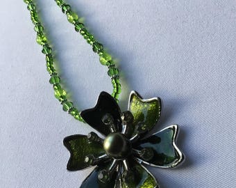 Bright Green Flower Pendant Beaded Necklace