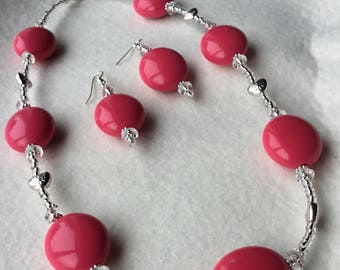 Bright pink chunky bead necklace and earring set