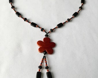 Large bright Flower pendant bead necklace