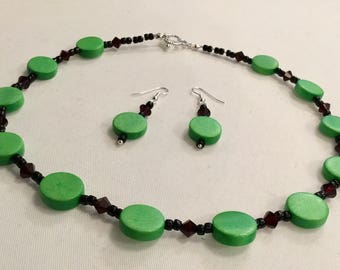 Bright green choker necklace and earring set