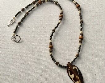Brown pendant necklace