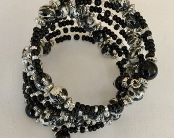 Black and marbled bead memory bracelet