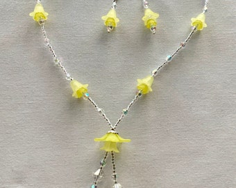Beautiful Yellow and White Flower Necklace and Earrings