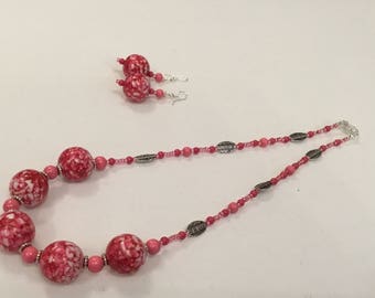 Pretty pink chunky bead necklace and earring set