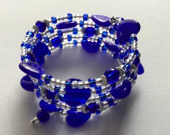 Small sized Pretty blue heart memory wire bracelet