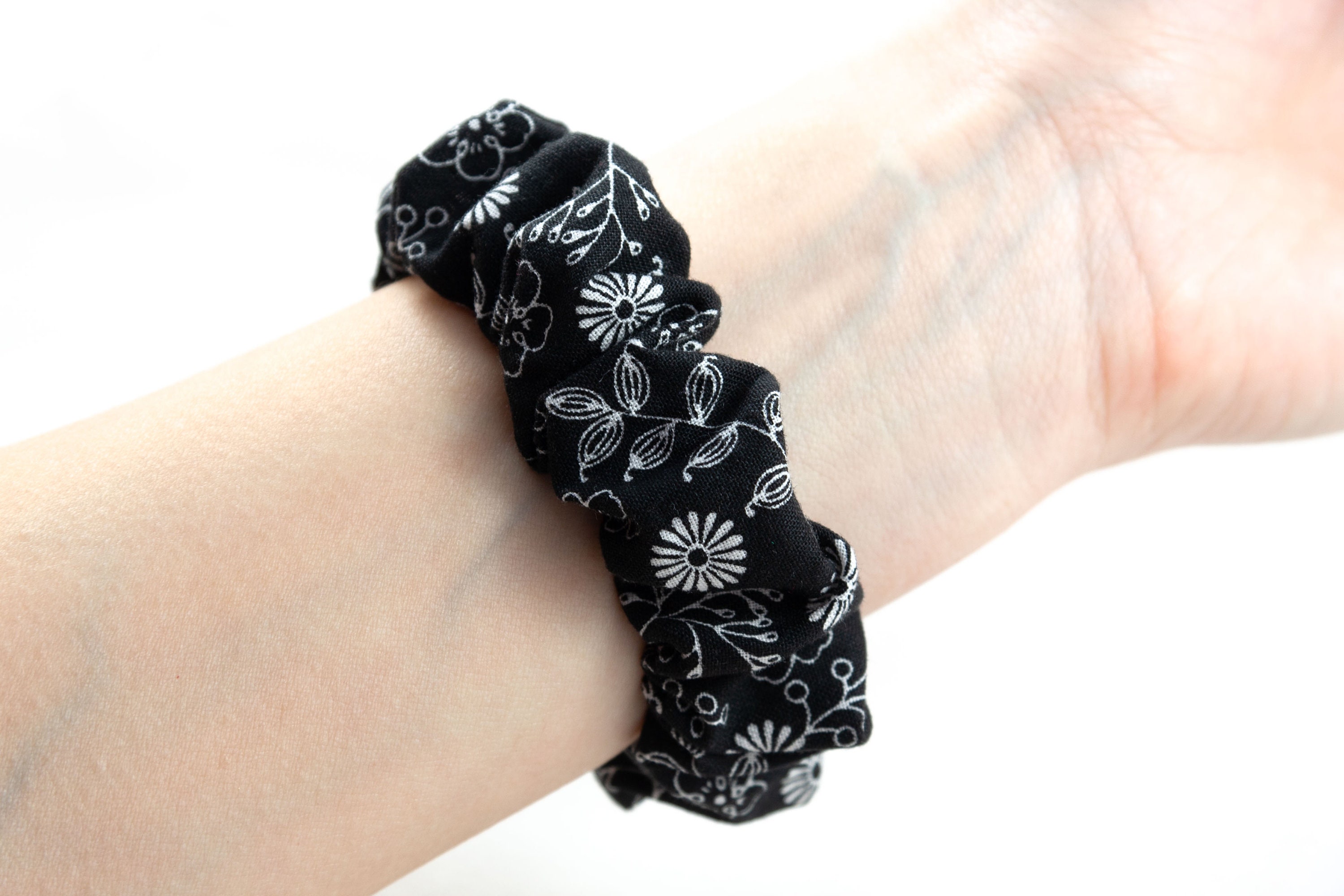 fitbit versa scrunchie band