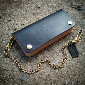 Cartera camionero y cadena de latón, Cartera biker, Cartera larga de cuero hecha a mano, Cartera de hombre, Cuero bronceado vegetal, Regalo personalizado