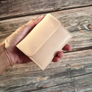 Mini Wallet, Billetera Minimalista, Billetera de Cuero Hecha a Mano, cuero vegetal tostado, costuras de sillín