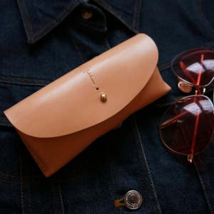 Handmade Leather Sunglasses Case: Vegtan Leather
