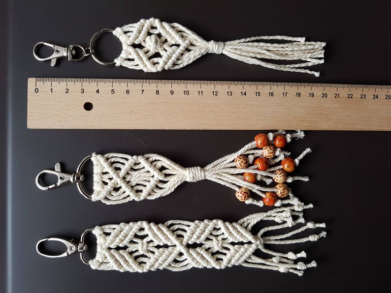 Makramee Schlüsselanhänger Boho, Anhänger mit Quaste, Taschenanhänger Boho, Autozubehör, Mini-Makramee, Boho Autoanhänger, Damen-Accessoires Bild 8