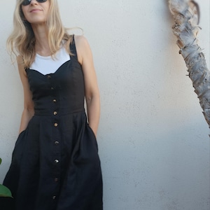Abito bustier in lino di medio peso / Abito con spalline e bottoni automatici sul davanti e tasche / Abito midi / Abito con scollo a cuore // CATTAIL