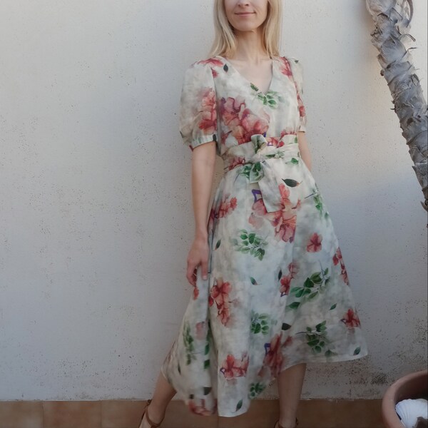 Short puffed sleeve dress, floral ramie / Puff-sleeve dress with belt / Floral summer dress // GREEN APPLE