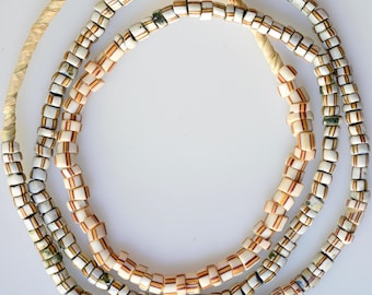 小さなヴィンテージアフリカンレッド＆グリーンストライプガラスビーズ