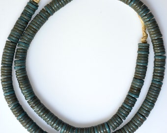 Rang de 28 pouces de vieilles perles de disque Boho bleu grisâtre de 9 mm - Perles de commerce africaines vintage - BO944