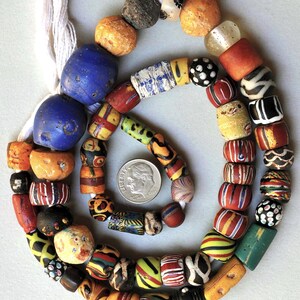 26インチのミックスアンティークベネチアントレードビーズストランド