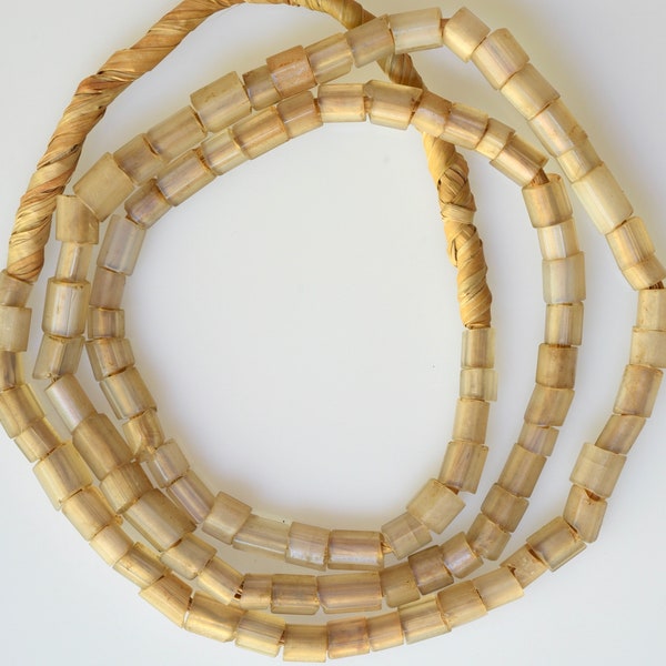 28 inch Strand Old European Opalescent Faceted Glass Beads - Perles commerciales africaines vintage - F3703