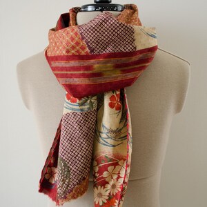Sjaal met Japanse kimonoprint: rood katoenen patchwork met gegolfde rand