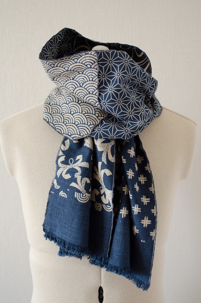 Japanese traditional pattern patchwork scarf dark blue/navy base with gray/light beige pattern, 100 % cotton, wave stitch edge,unisex, 和柄襟巻き zdjęcie 1