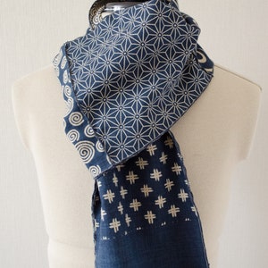 Japanese traditional pattern patchwork scarf dark blue/navy base with gray/light beige pattern, 100 % cotton, wave stitch edge,unisex, 和柄襟巻き zdjęcie 4