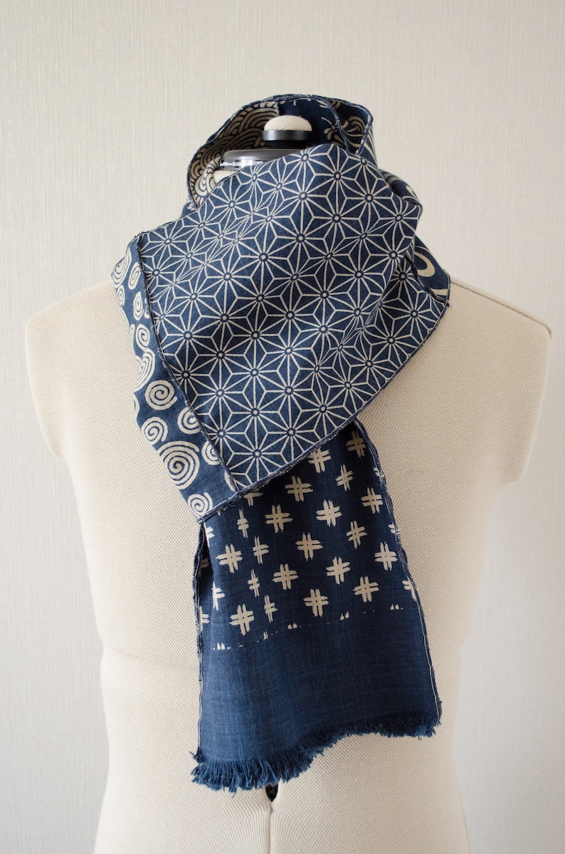 Japanese traditional pattern patchwork scarf dark blue/navy base with gray/light beige pattern, 100 % cotton, wave stitch edge,unisex, 和柄襟巻き zdjęcie 4