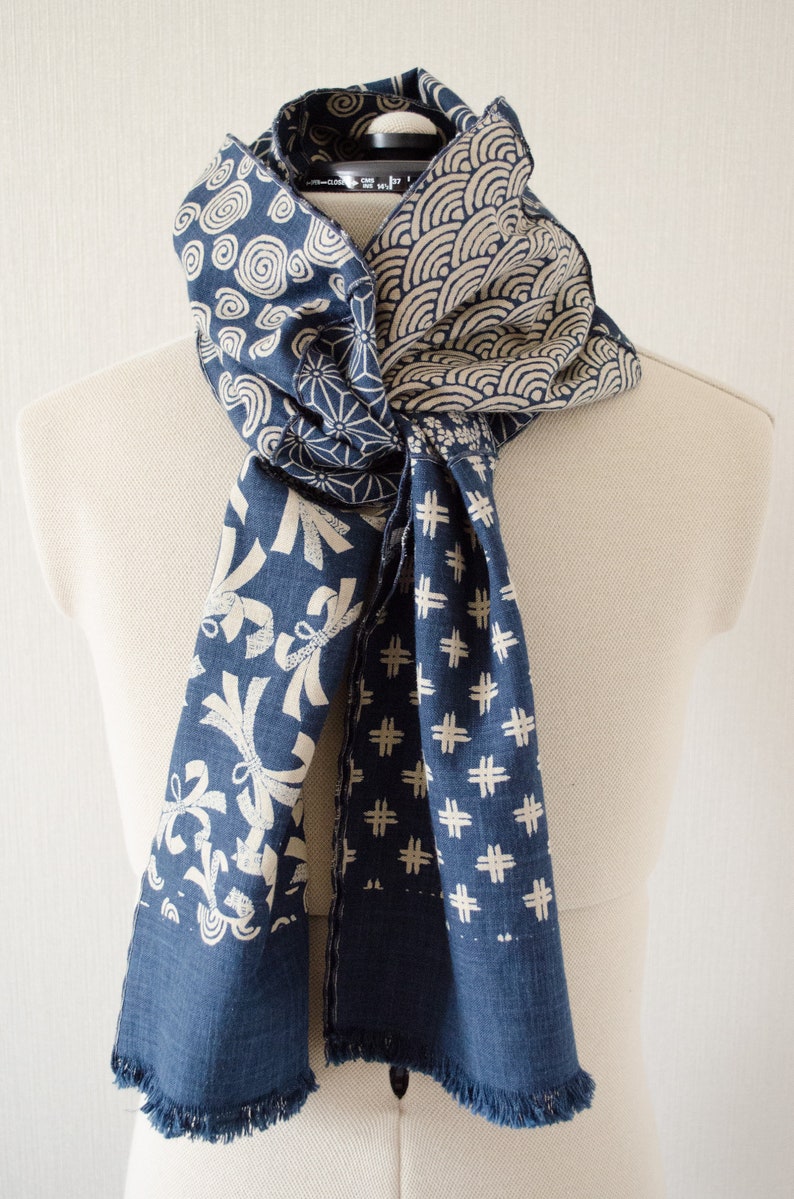 Japanese traditional pattern patchwork scarf dark blue/navy base with gray/light beige pattern, 100 % cotton, wave stitch edge,unisex, 和柄襟巻き zdjęcie 6