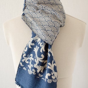 Japanese traditional pattern patchwork scarf dark blue/navy base with gray/light beige pattern, 100 % cotton, wave stitch edge,unisex, 和柄襟巻き zdjęcie 3