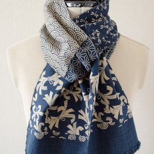 Japanese traditional pattern patchwork scarf dark blue/navy base with gray/light beige pattern, 100 % cotton, wave stitch edge,unisex, 和柄襟巻き zdjęcie 5