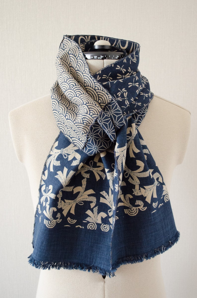 Japanese traditional pattern patchwork scarf dark blue/navy base with gray/light beige pattern, 100 % cotton, wave stitch edge,unisex, 和柄襟巻き zdjęcie 5