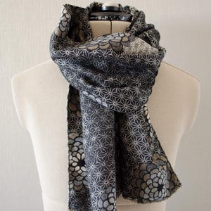 Japanisches traditionelles Kimono Motiv doppelt gewebter Jacquard Wende Patchwork Schal mit Wellenrand 100% Baumwolle, Hanfblatt, Chrysantheme