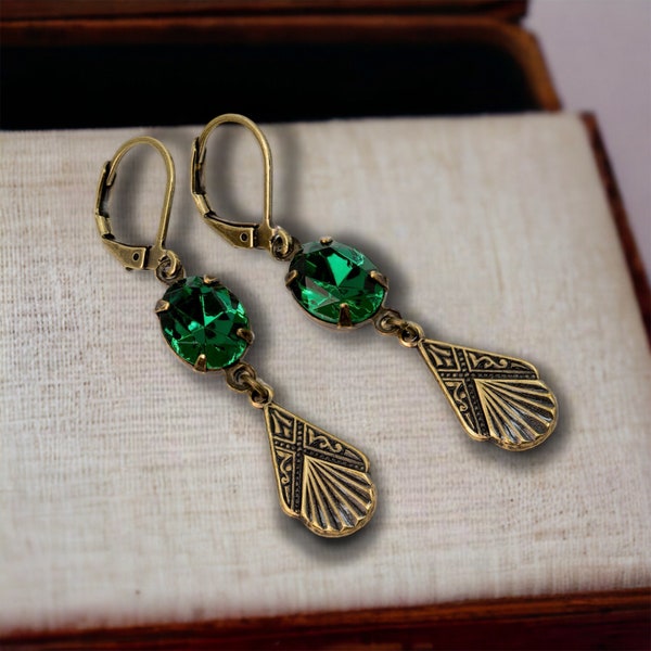 Boucles d'oreilles pendantes Art déco, cristal Swarovski vert foncé, boucles d'oreilles Regency, émeraude, boucles d'oreilles édouardiennes, connecteur en bronze antique, fait à la main au Royaume-Uni